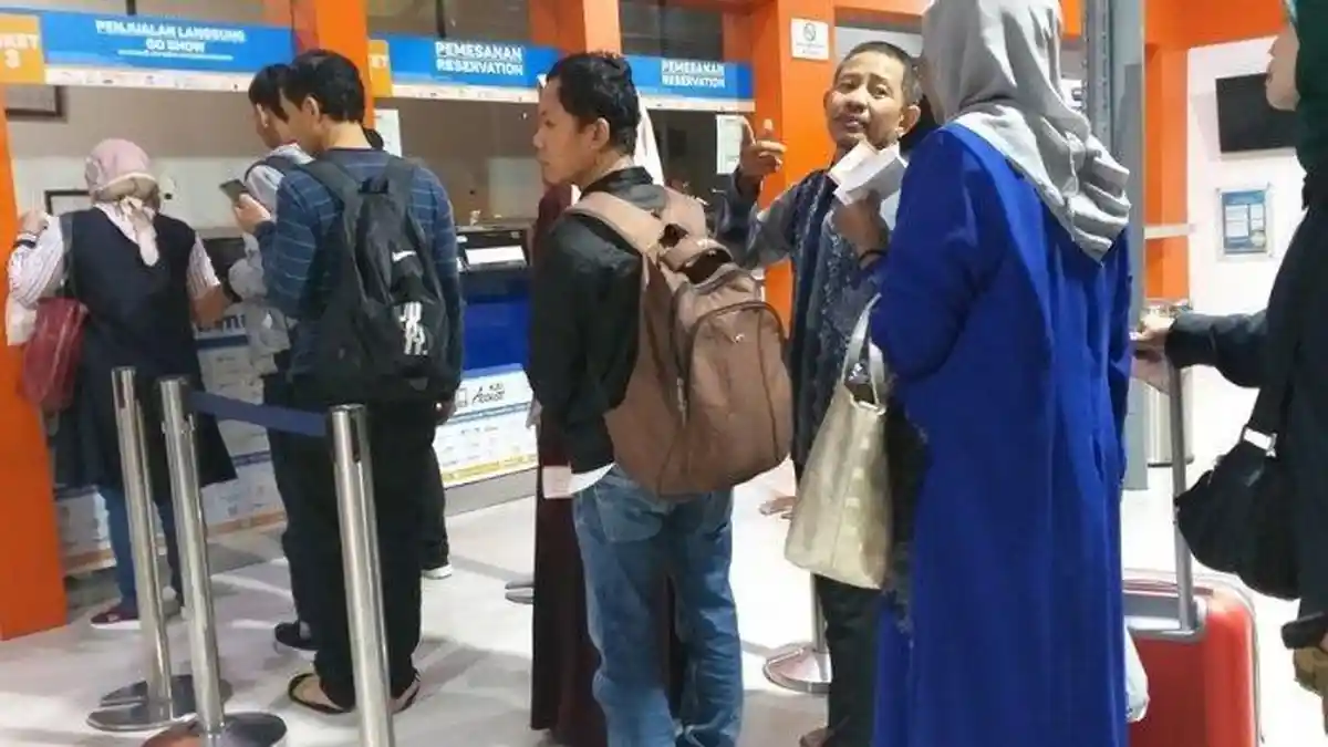 Terjadi Banjir dan Longsor di Batang, Keberangkatan Kereta Api Rute Semarang-Jakarta Diundur