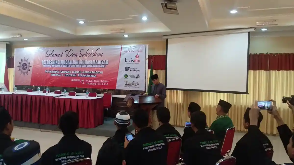 Kenakan Kopiah Hitam dan Kemeja, Sandiaga Bertamu ke Pusat Dakwah Muhammadiyah