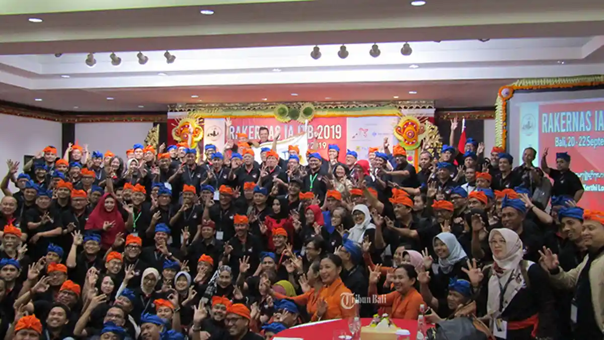 Wayan Koster Bersyukur Rakernas Ikatan Alumni ITB Diadakan di Bali