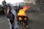 Tolak Keputusan MK