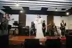 Indah Dewi Pertiwi Luncurkan Album Curiga