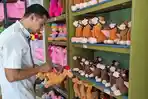 boneka-unta-yang-sering-digunakan-untuk-souvenir-haji-produksi-kudus.jpg