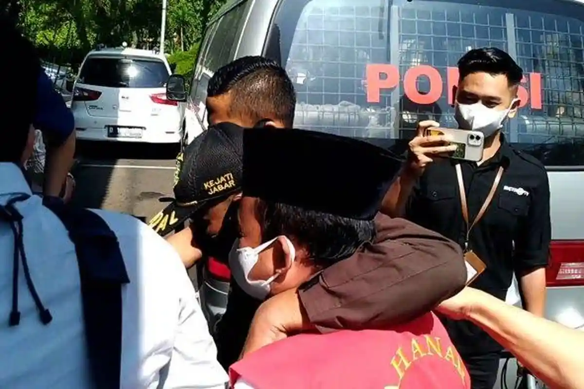 Dituntut Hukuman Mati dan Kebiri Kimia, Respon Herry Wirawan Diluar Dugaan, Rudapaksa 13 Santriwati
