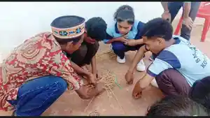 ANYAM-PIRING-ROTAN-Alfonsius-Jeferson-46-warga-Kampung-Ladok-Desa-Rana-Mbeling.jpg