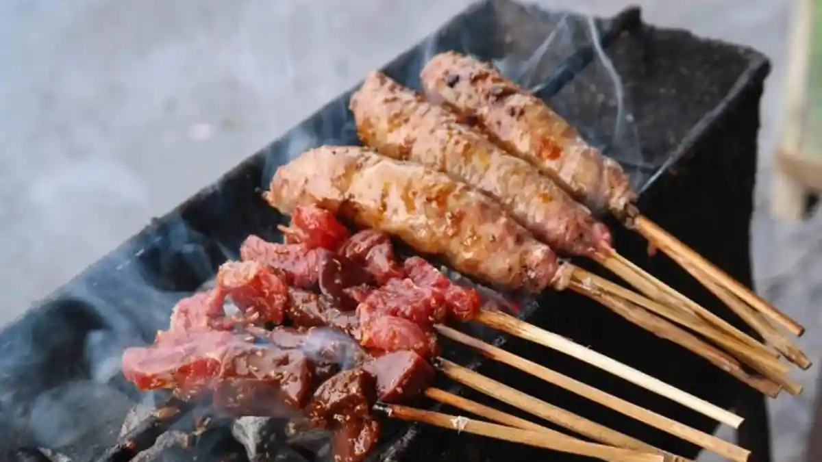 Warung Sate HM Harris dan 8 Sate Kambing Enak di Bandung
