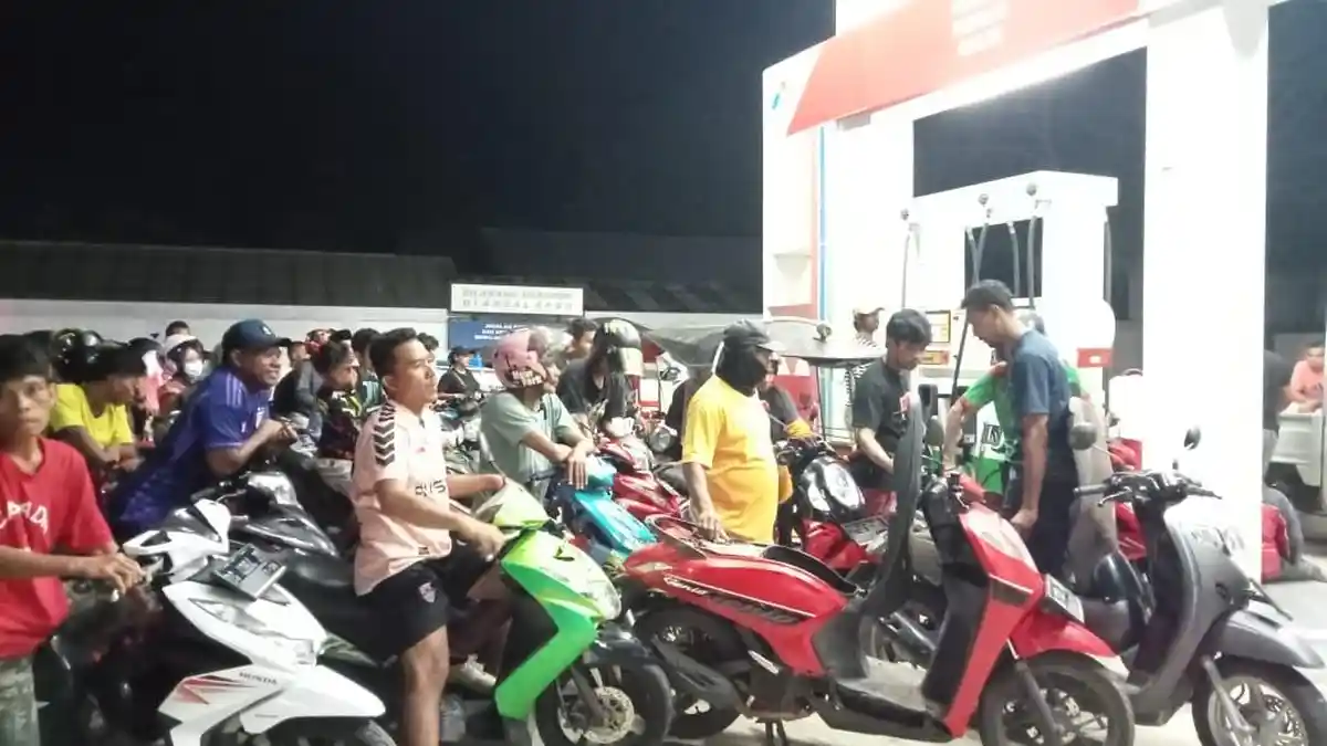 Jelang Natal dan Tahun Baru, Antrian Panjang di SPBU Morotai, Ini Masalahnya