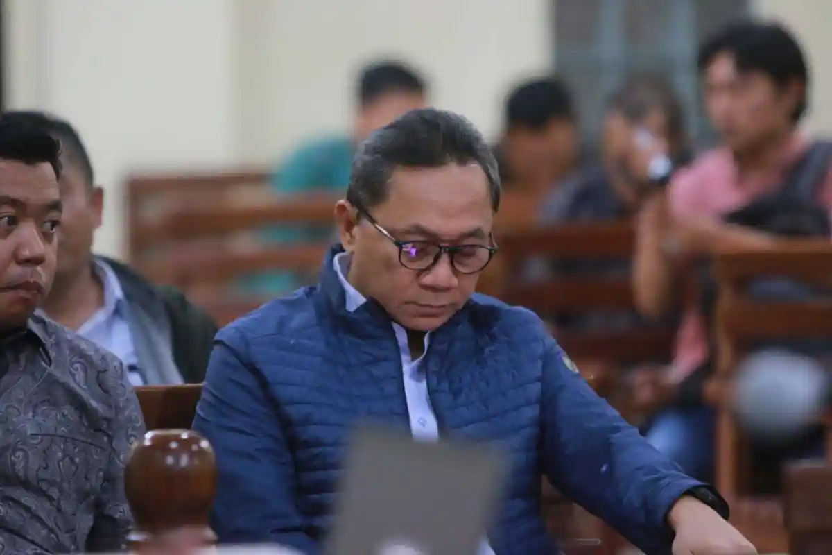 Zainudin Hasan Dua Hari Jabat Komisaris, Zulkifli Hasan Beri Izin Tambang ke Perusahaan Sang Adik