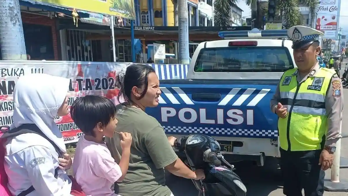 Sat Lantas Polres Padangsidimpuan Tindak Tegas Pengendara Tak Pakai Helm Tak Miliki SIM