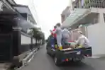 Penyemprotan Disinfektan di Lingkungan Warga