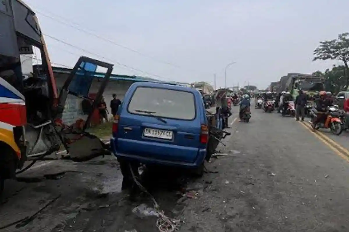 Tragis, Kecelakaan Rombongan Umrah di Gresik Tewaskan 7 Penumpang, Termasuk Anak Kecil