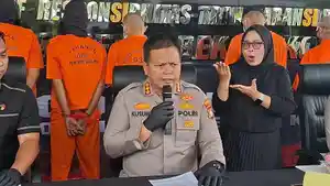Kapolres-Metro-Bekasi-Kota-Kombes-Kusumo-Wahyu-Bintoro-beri-keterangan-pers.jpg