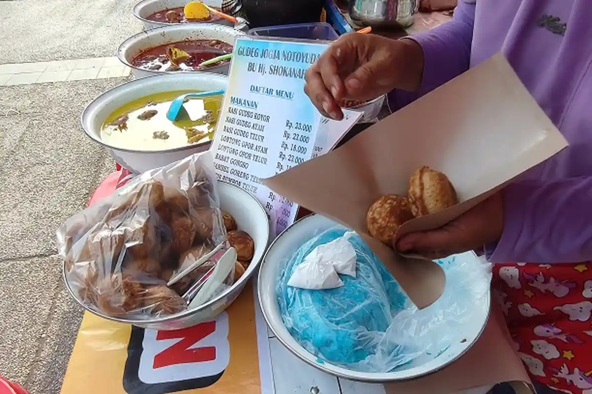 Ini Makanan Khas Ramadan di Semarang yang Kian Dilupakan, Petis Bumbon, Coro Santan dan Ketan Biru