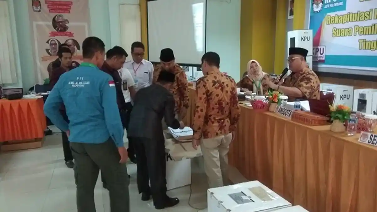 Perolehan Suara Berkurang , Saksi Partai Pertanyakan Coretan Di DA 1 PPK Kecamatan Alang Alang Lebar