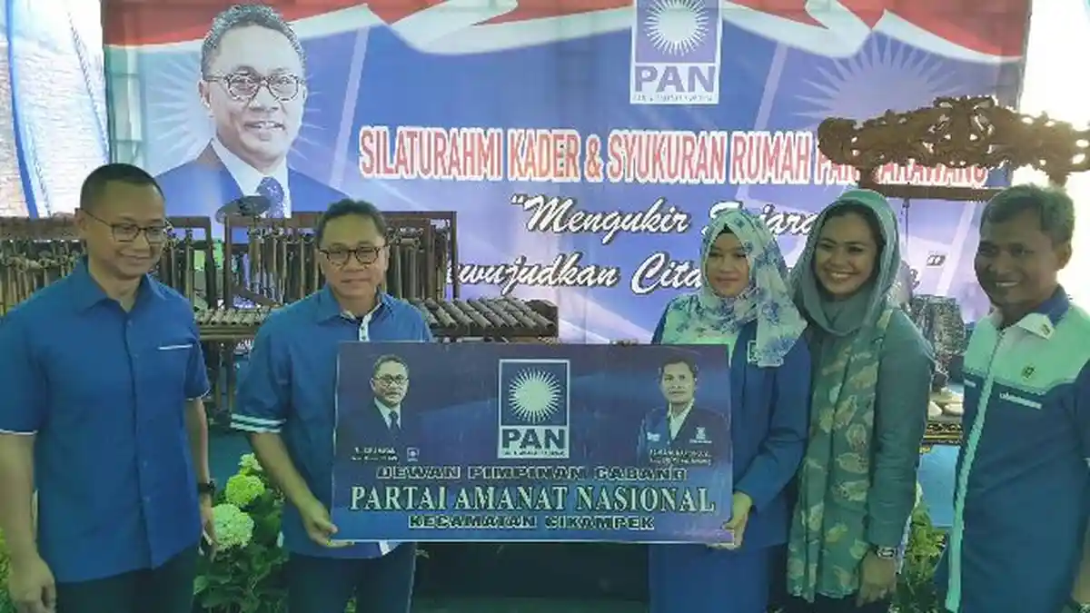 Zulkifli Hasan Resmikan Rumah PAN Karawang