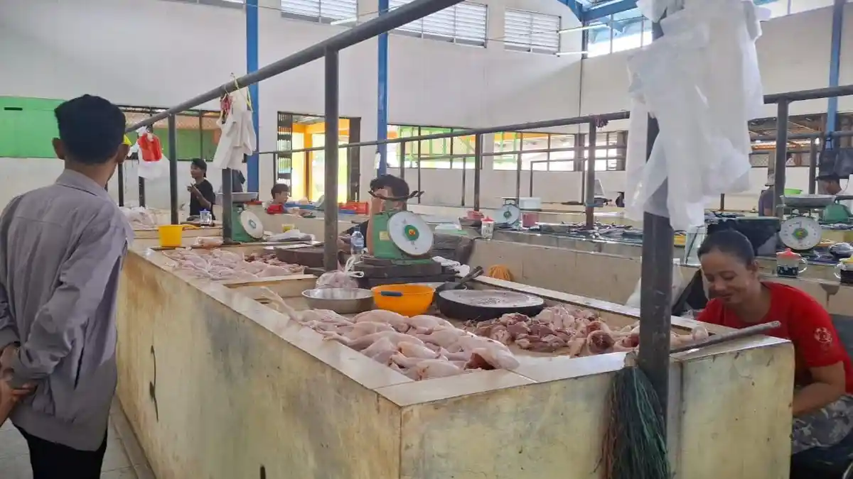 Harga Daging Ayam di Pasar Ranai Natuna Masih Stabil Jelang Natal dan Tahun Baru