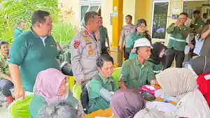 Polres-HSS-gelar-bakti-kesehatan-di-Bajayau.jpg