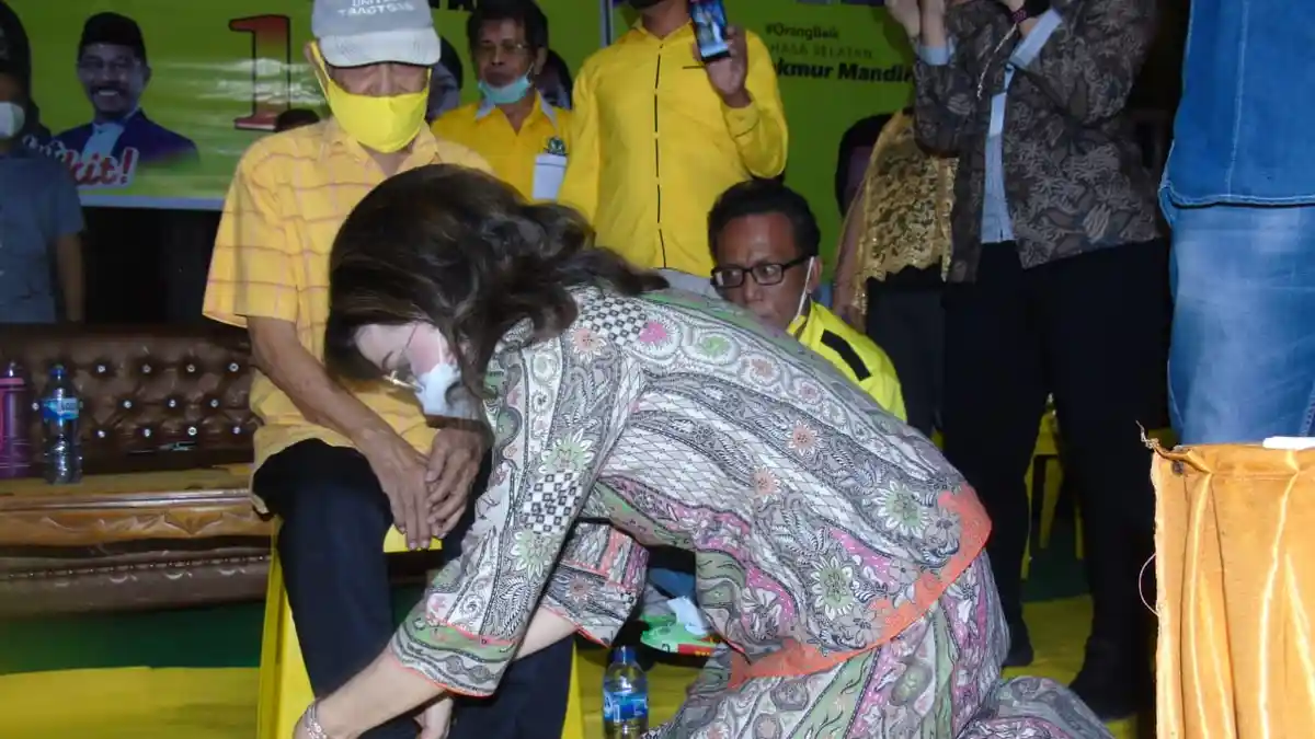 Kunjungi Minsel, Tetty Paruntu 'Kangen-Kangenan' dengan Masyarakat Ranoyapo