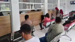Suasana-pelayanan-di-Kantor-Samsat-Ma.jpg
