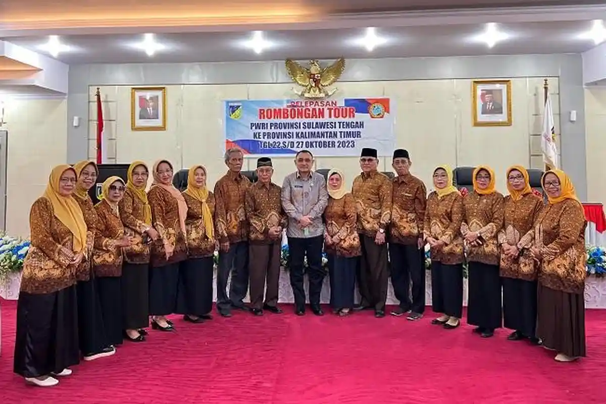 Pemprov Sulteng Lepas Rombongan Tour PWRI ke Kalimantan Timur