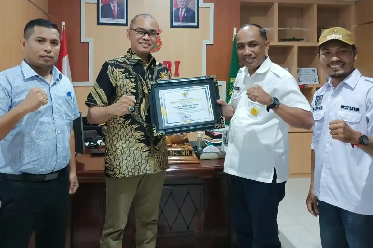 Awasi DD dengan Baik, Sobeng Suradal Dapat Penghargaan dari Pemkab Morotai