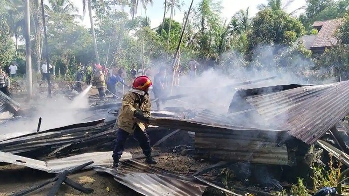 Satu Rumah Warga Blang Bintang Aceh Besar Ludes Terbakar saat Ditinggal Antar Anak ke sekolah