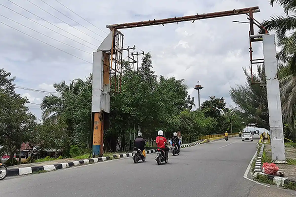 BREAKING NEWS: Ada Kerusakan, Portal Jembatan Leighton Pekanbaru Dicopot Sementara