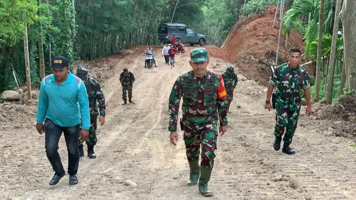 Kebut Pembangunan Jalan, Dandim Aceh Utara Tinjau TMMD di Kecamatan Sawang