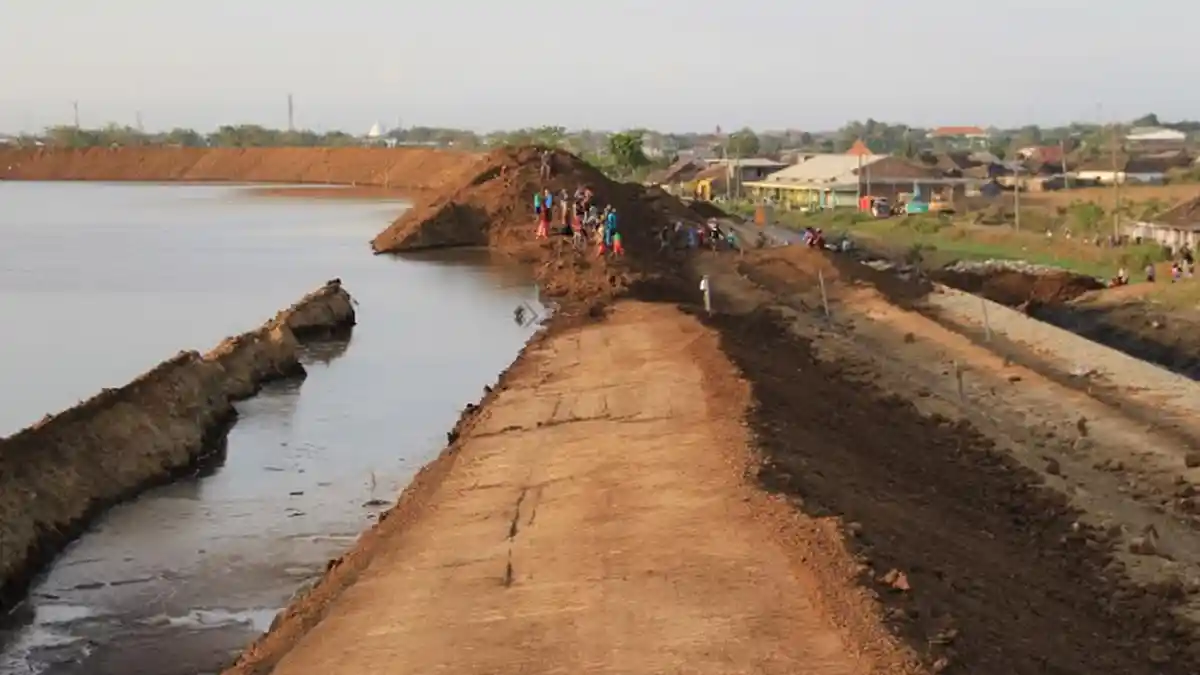 Tanggul Lumpur Lapindo Sidoarjo Ambles Sebabkan Luberan Lumpur. Begini Penjelasan PPLS