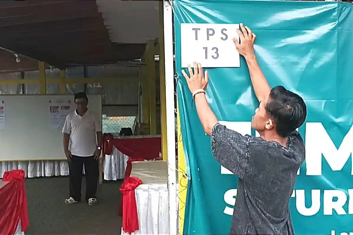 Calon Wali Kota Bandar Lampung Reihana Nyoblos di TPS 13 Way Halim Permai