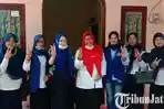 berita-gresik-bu-min-empat-dari-kanan-bersama-garnita-nasdem-gresik.jpg