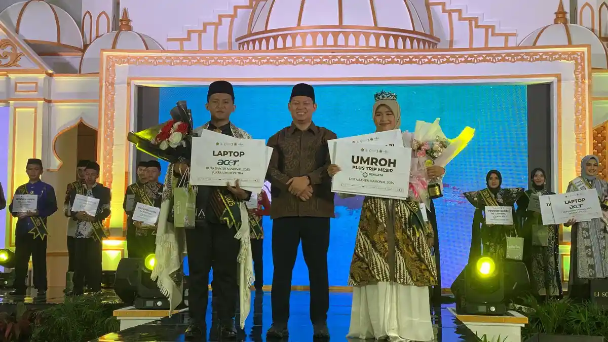 Faizuddaroin dan Hayun Jadi Pemenang Duta Santri Nasional 2025