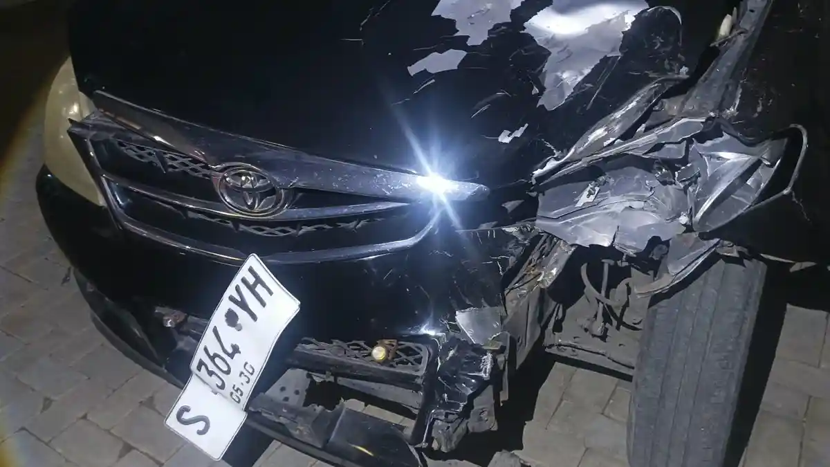 Mobil Avanza Hantam Motor Yamaha Vega di Jombang, Pemotor 28 Tahun Dilarikan ke RSUD