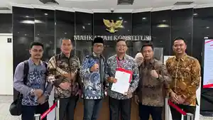 Koordinator-Tim-Hukum-Khofifah-Emil-Edward-Dewaruci.jpg