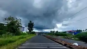 Cuaca-mendung-di-Jalan-Soekarno-Minut-001.jpg