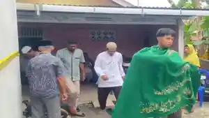 Suasana-duka-saat-pemakaman-NS.jpg