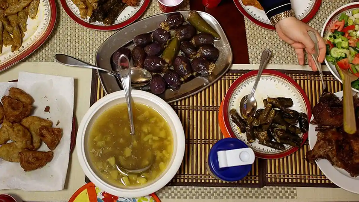 Bacaan Doa Menyantap Hidangan Sahur dan 8 Keutamaan Makan Sahur