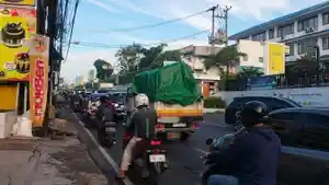 Kemacetan-di-Jalan-Raya-Sawangan-depan-Pesantren-Al-Hamidiyah.jpg