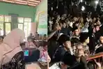 Jemaah-padati-tabligh-akbar-100-tahun-Gontor-hingga-anggaran-MBG-Bondowoso-belum-cair.jpg