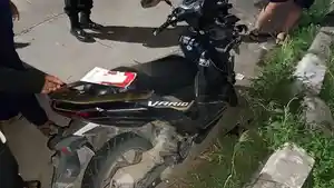 motor-tabrak-truk.jpg