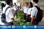 siswa-smak-st-albertus-kota-malang-menjual-sayuran-hidroponik-di-sekolah_20170613_195013.jpg