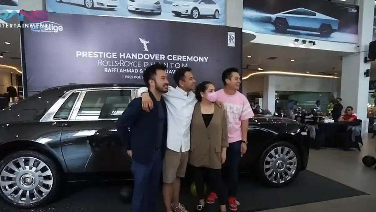 Raffi Ahmad Ternyata Tukar Tambah Rolls Royce Phantom dengan Rolls Royce Ghost Miliknya