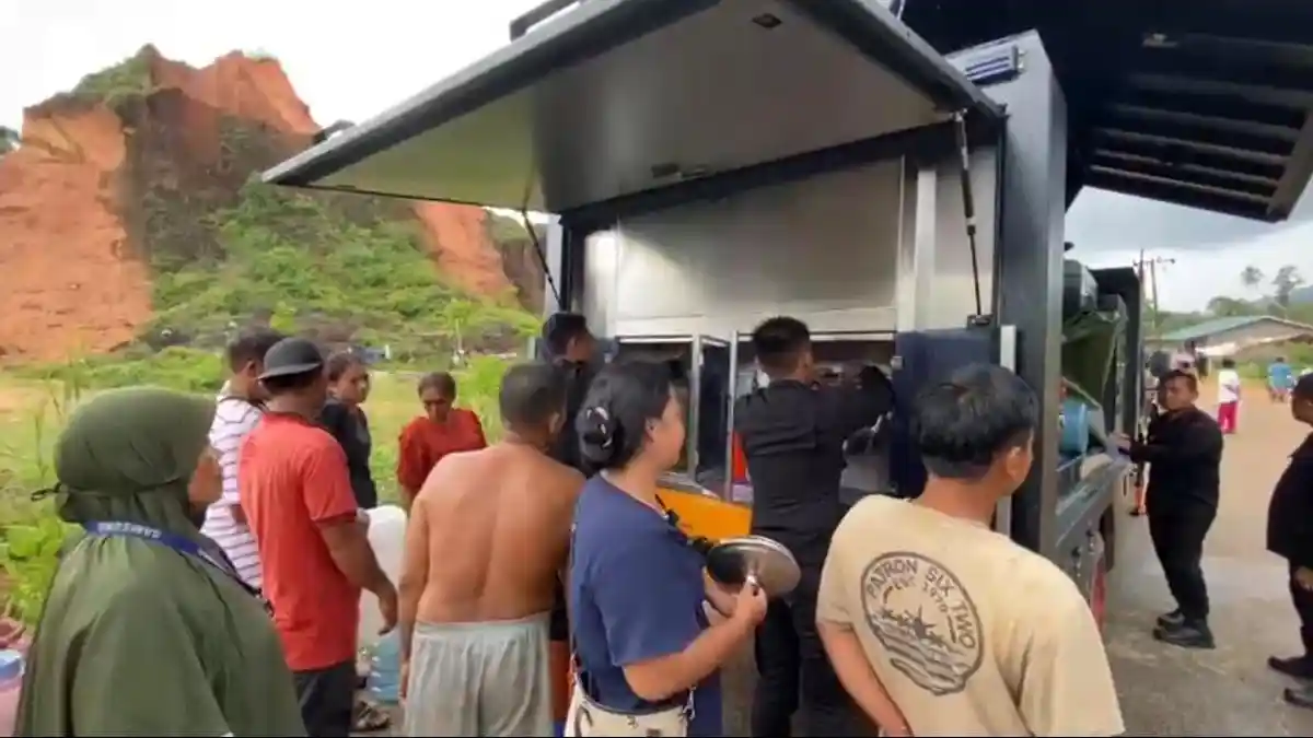 Water Treatment Sat Brimob Polda Sumut Jadi Penyelamat Krisis Air Bersih Pascabanjir di Tapteng