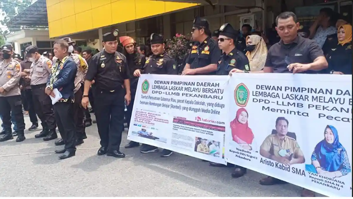 PPDB Amburadul, Gubernur Riau Didesak untuk Mencopot Kabid SMA Dinas Pendidikan Riau