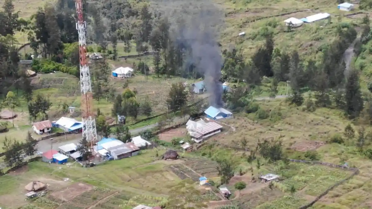 Teror KKB Papua Meningkat, 4 Rumah Dibakar di Puncak: Warga Berhamburan