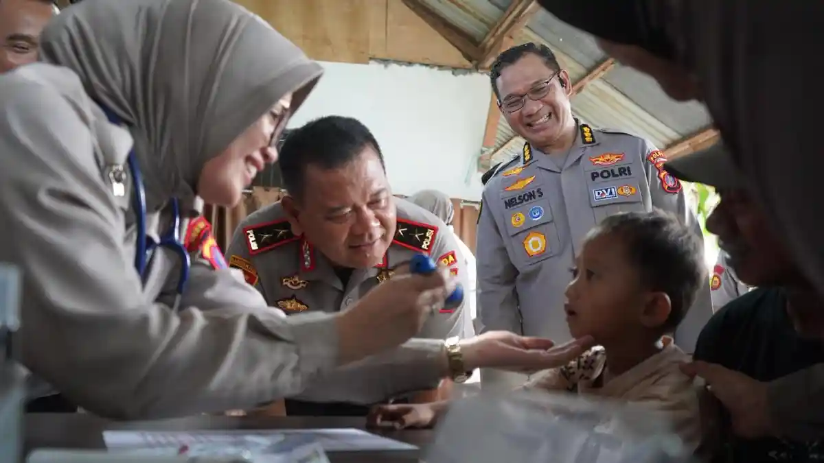 Polda Kaltim Layani Kesehatan Nelayan, Buruh, hingga Ojol di Balikpapan, Ada yang Dirujuk