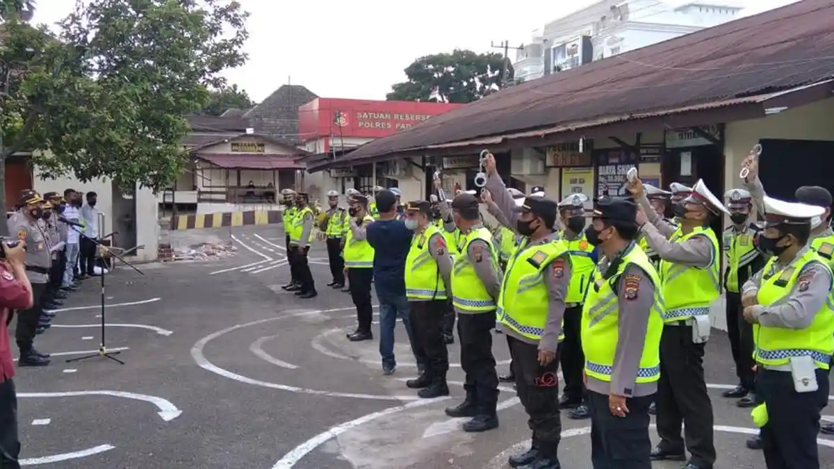 Permatang Pengamanan Ops Ketupat Toba 2022, Wakapolres Padangsidimpuan Cek Kelengkapan Personil 