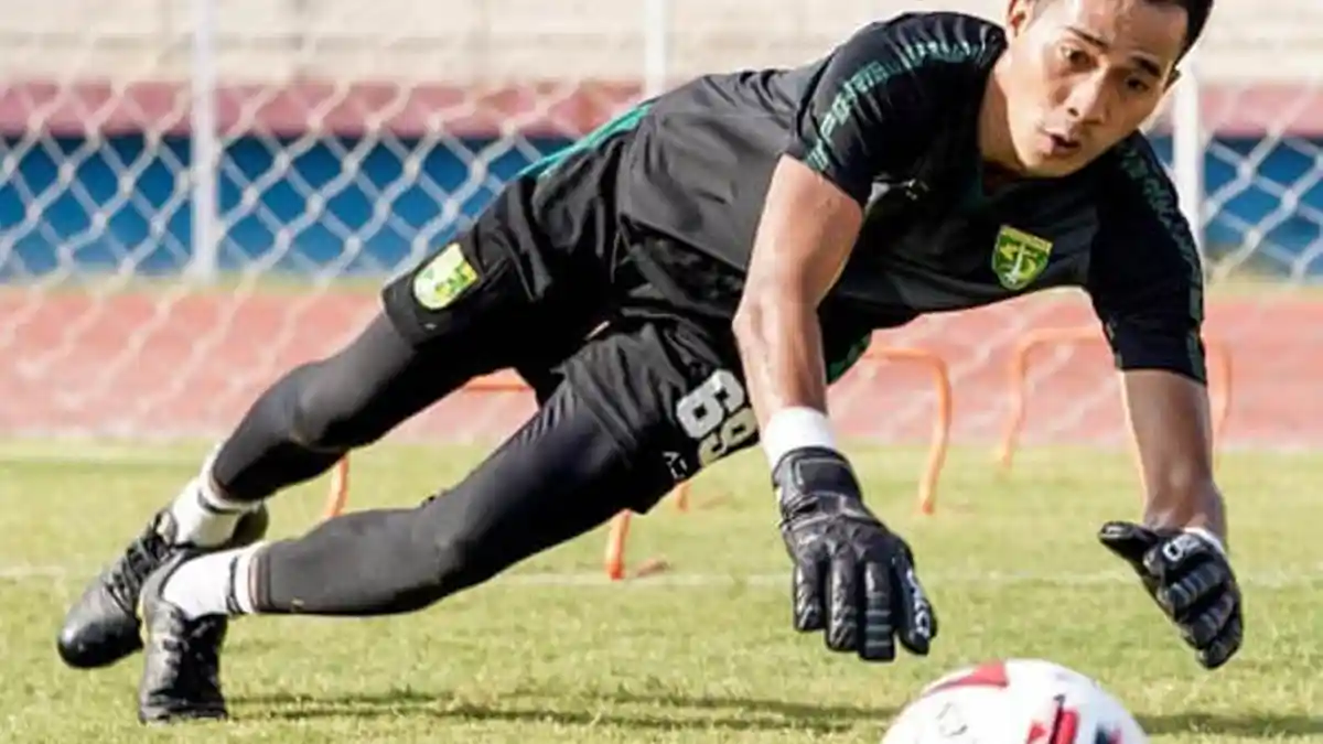 Profil Angga Saputra, Kiper yang Kabarnya Masuk Radar Persebaya Surabaya