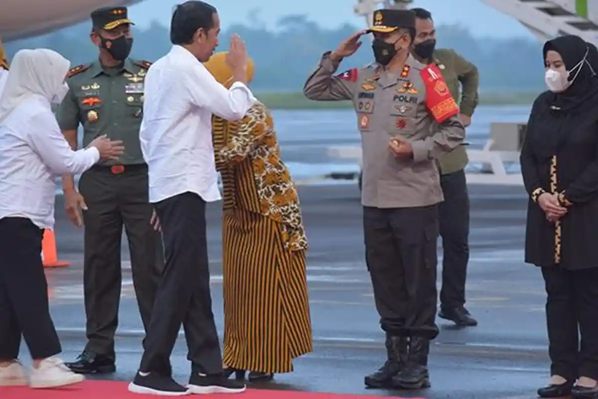 Kapolda Lampung Irjen Akhmad Wiyagus Ikut Sambut Kedatangan Presiden RI