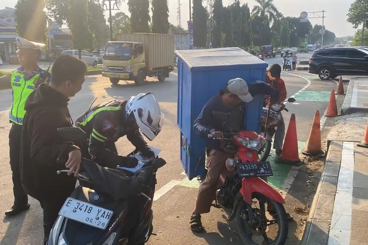 Hari Pertama Operasi Patuh Lodaya 2024 di Kabupaten Bogor, Puluhan Pemotor Terciduk Tak Pakai Helm