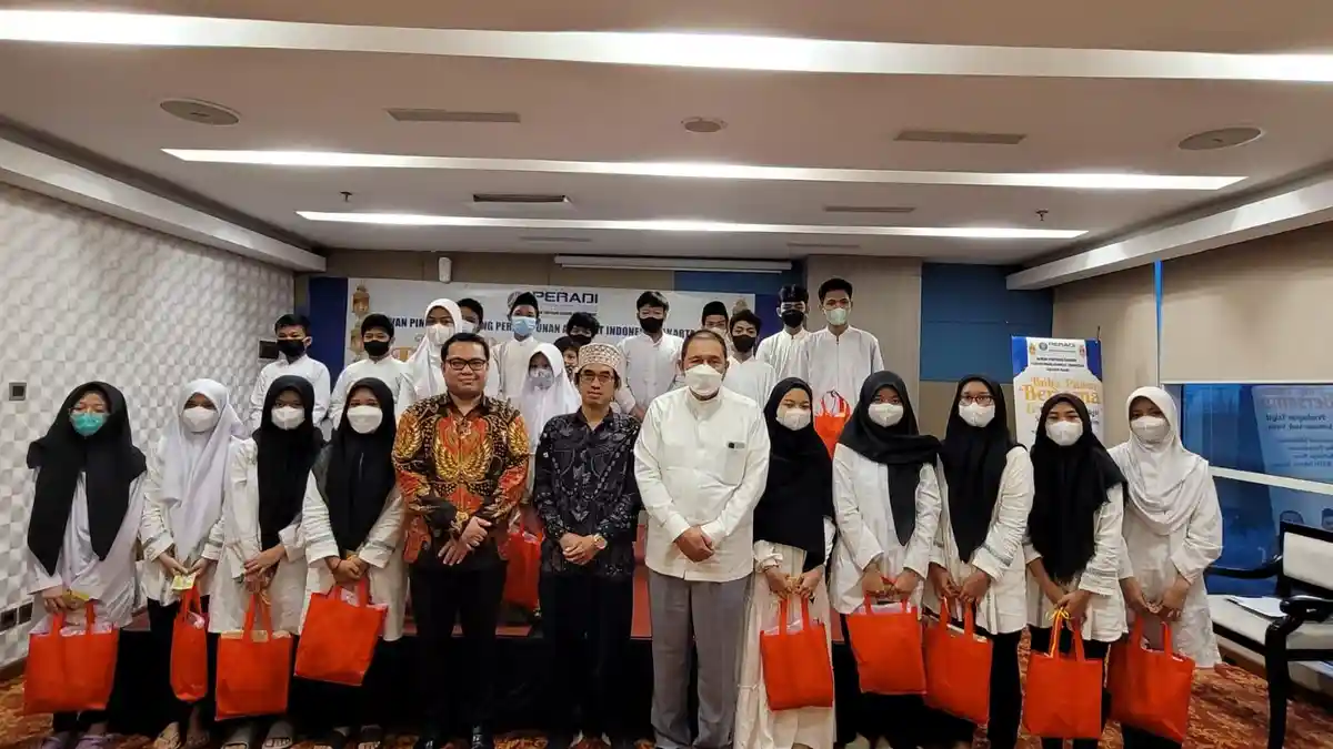 Berbagi Berkah di Bulan Ramadan, DPC Peradi Jakarta Barat Beri Santunan ke Anak Yatim